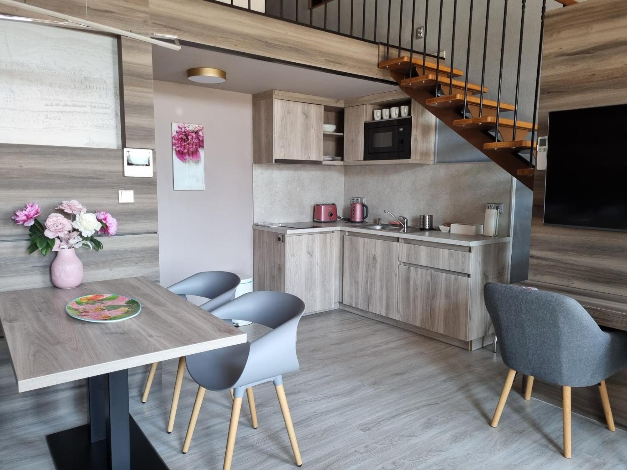Kadaň Apartmany Etenia מראה חיצוני תמונה